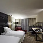 Pullman & Convention Center מלון