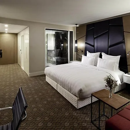 Pullman & Convention Center Szálloda