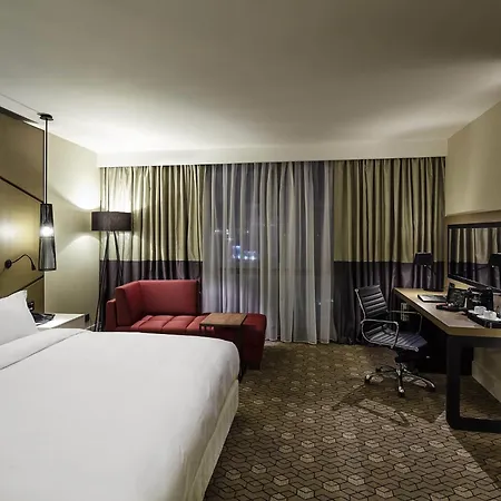 Pullman & Convention Center מלון