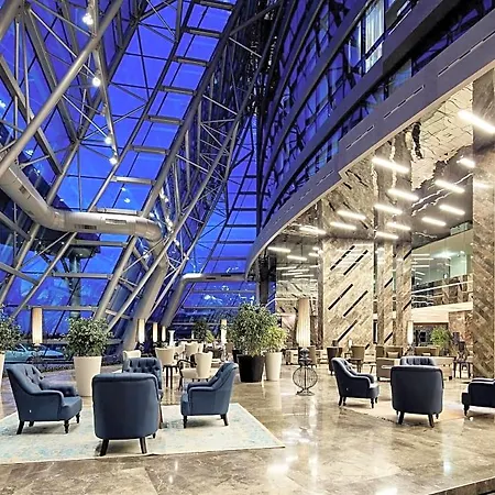 Pullman & Convention Center מלון