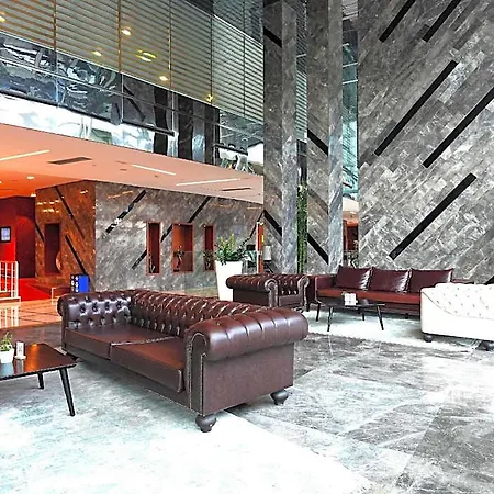 Pullman & Convention Center מלון