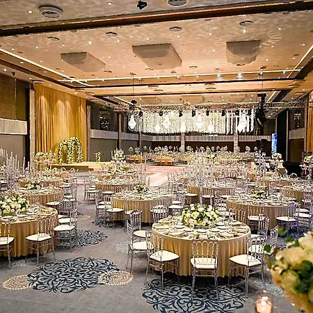 Pullman & Convention Center 5*