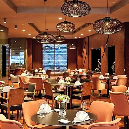 מלון Pullman & Convention Center 5*