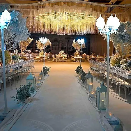 Pullman & Convention Center מלון 5*