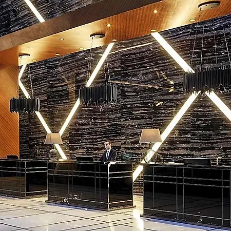 Pullman & Convention Center מלון 5*