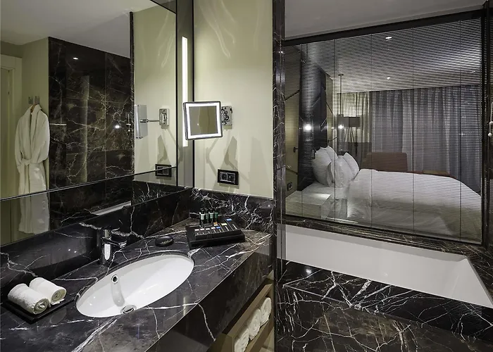 Pullman & Convention Center 5*